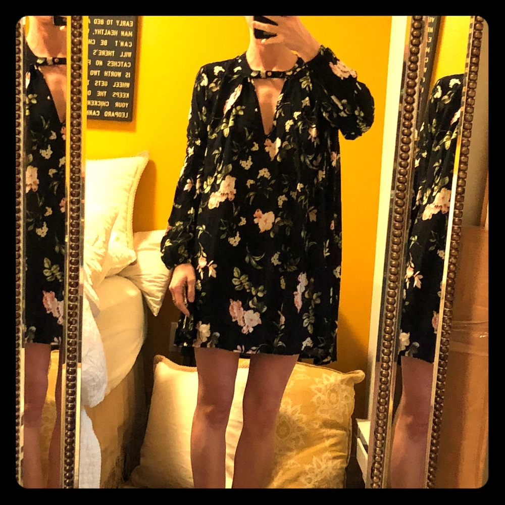 Black floral flowy dress - small